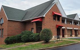 Red Roof Inn & Suites Cornelius - Lake Norman