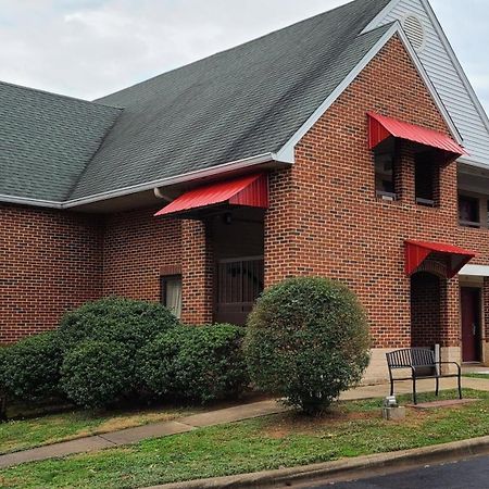 Red Roof Inn & Suites Cornelius - Lake Norman Exterior photo