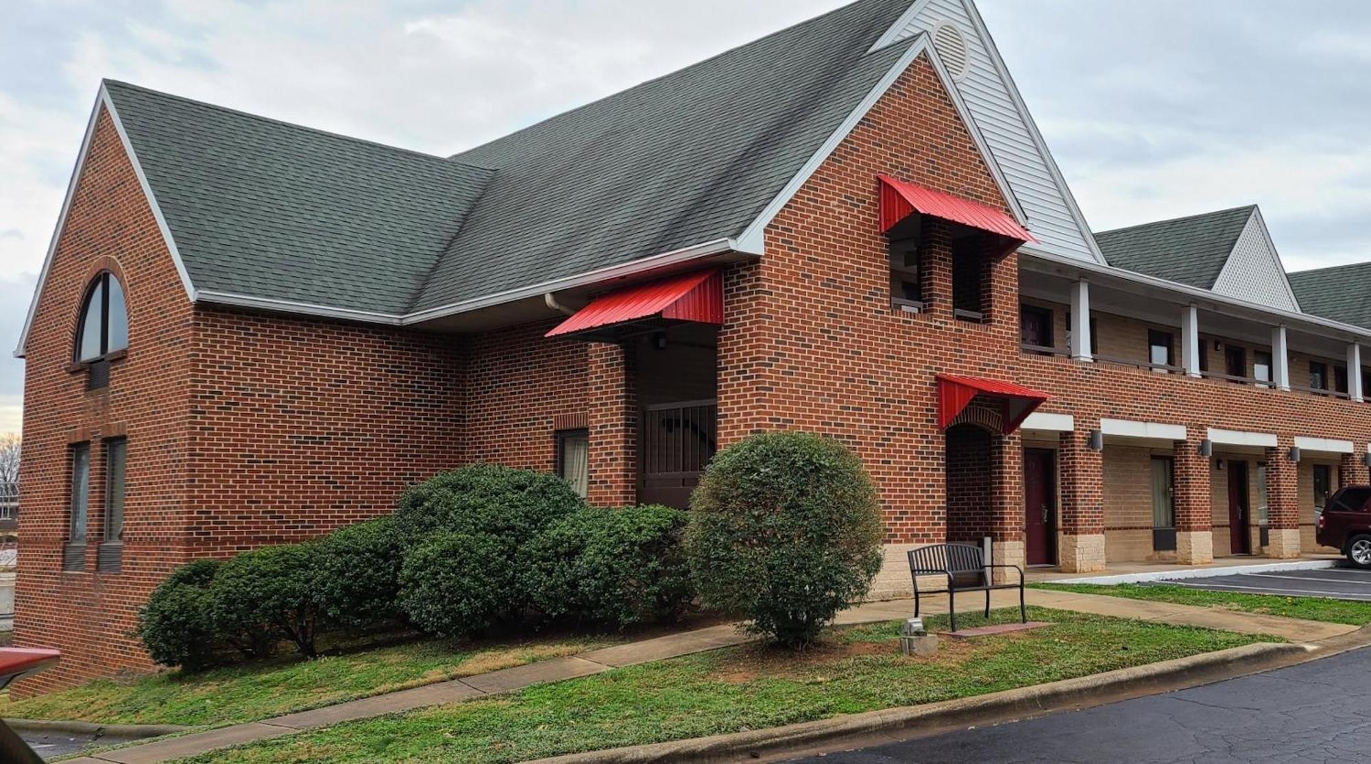 Red Roof Inn & Suites Cornelius - Lake Norman Exterior photo
